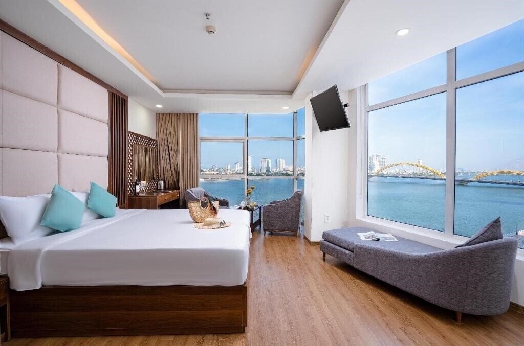 Готель Pariat River Front Hotel Danang 3*