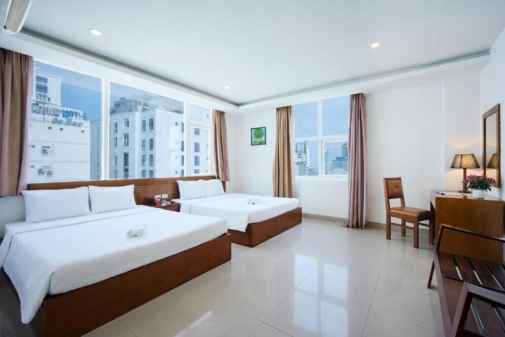 Отель Golden Light Hotel 3*