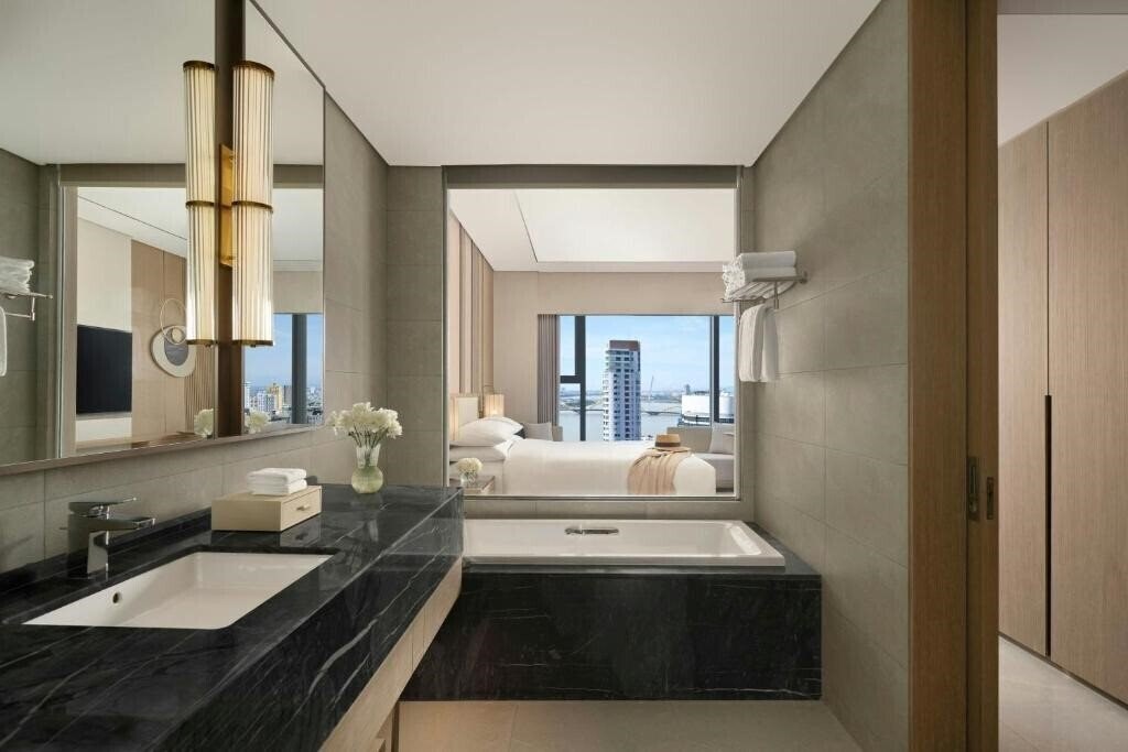 Зображення Marriott Executive Apartments Danang Han River 5*