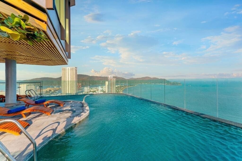 Отель Sala Quy Nhon Beach Hotel 4*