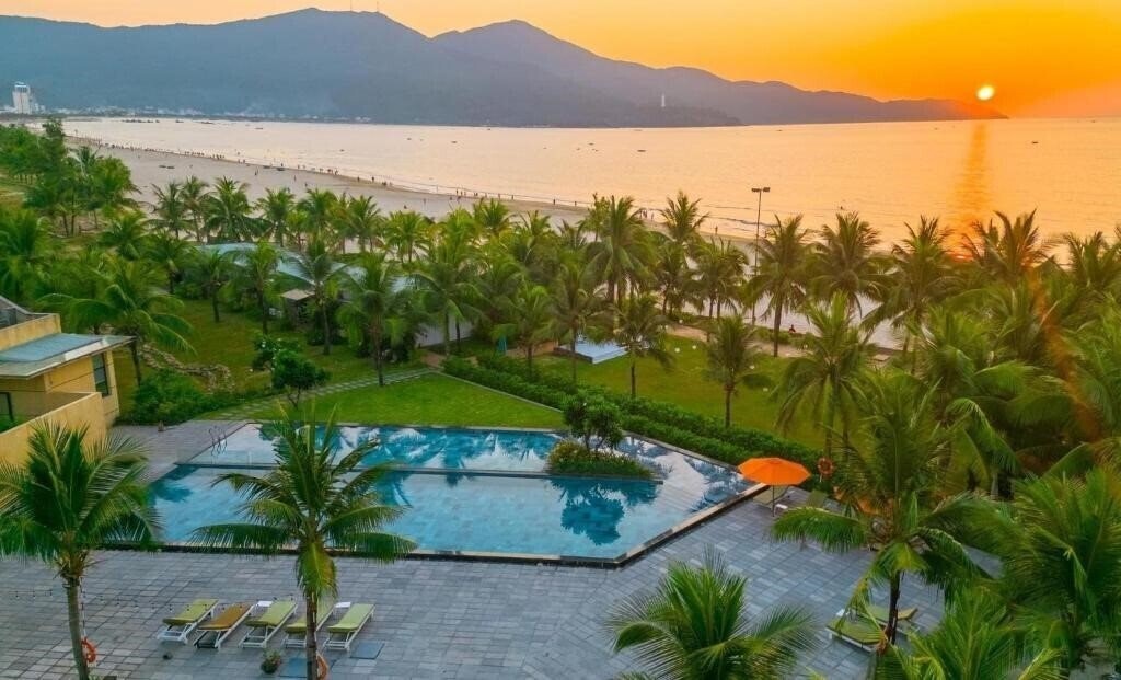 Отель Temple Danang Beach Resort 3*