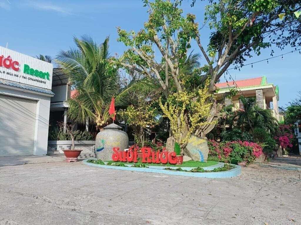 Отель Suoi Nuoc Resort 3*
