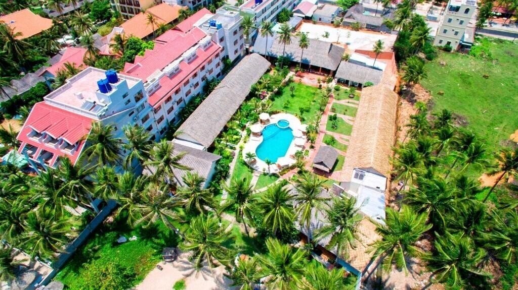 Отель Sun & Sand Beach Hotel 3*