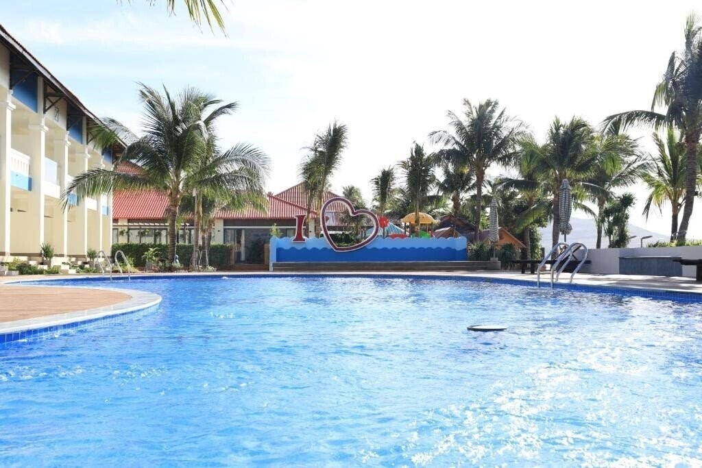 Отель Hon Rom 2 Resort 2*