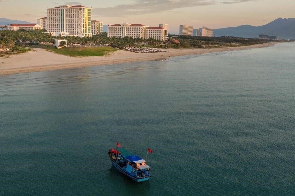 Готель Dessole Cam Ranh Resort 4*