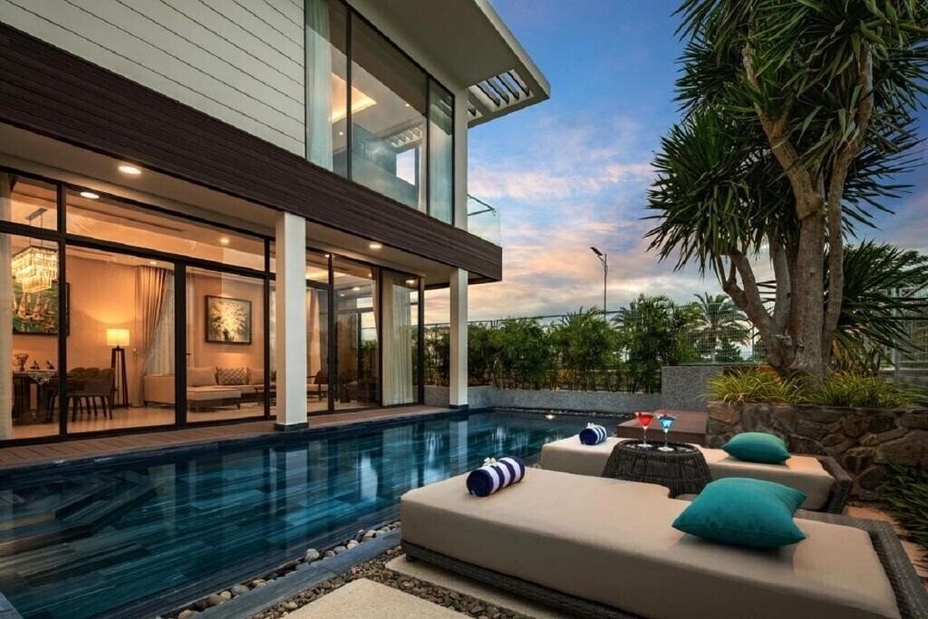 Готель Wyndham Grand KN Paradise Cam Ranh 5*