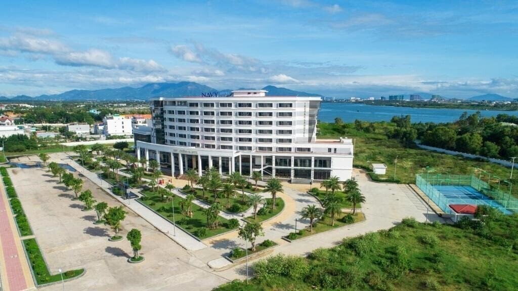 Отель Navy Hotel Cam Ranh 4*