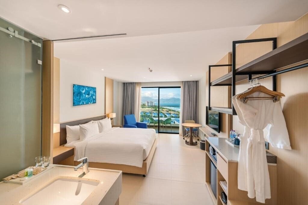 Фото The Empyrean Cam Ranh Beach Resort 5*