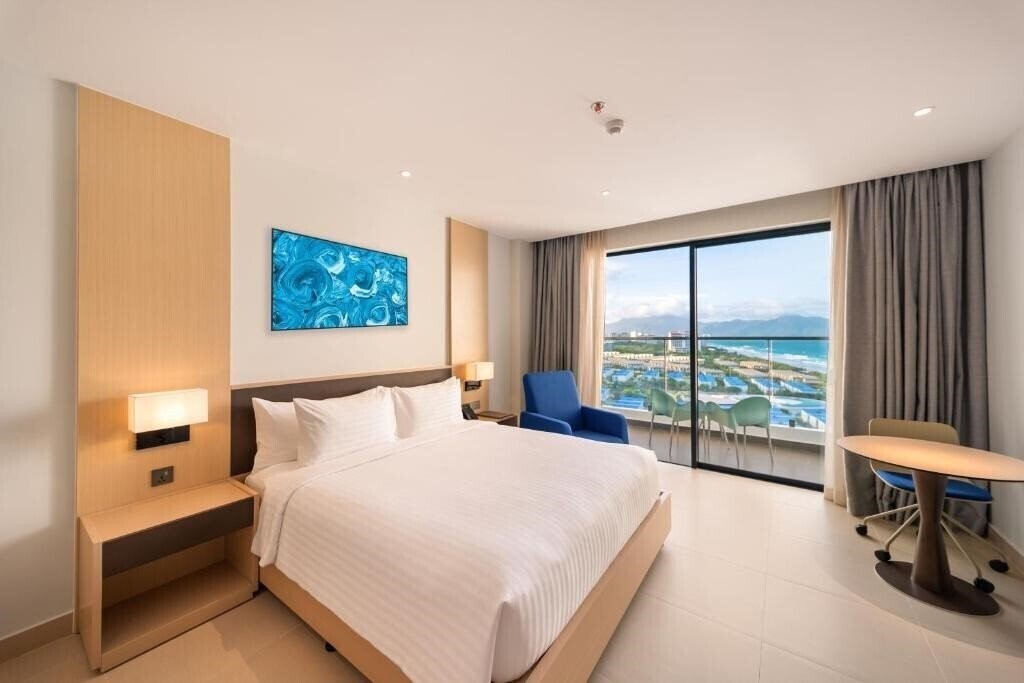 Фотографія The Empyrean Cam Ranh Beach Resort 5*