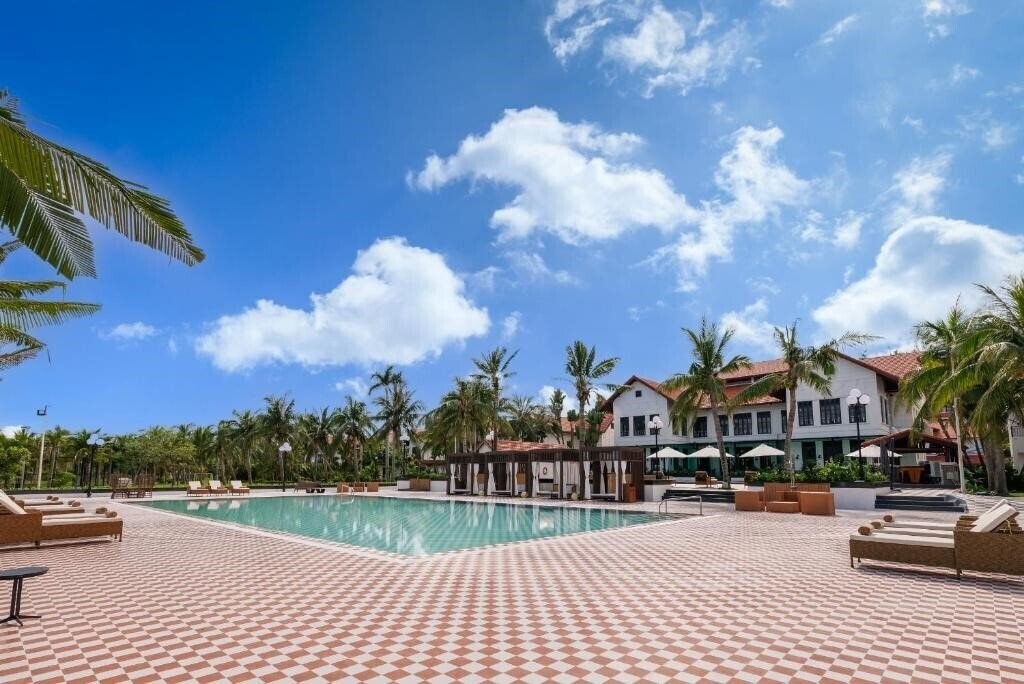 Фотографія Tuan Chau Resort 4*