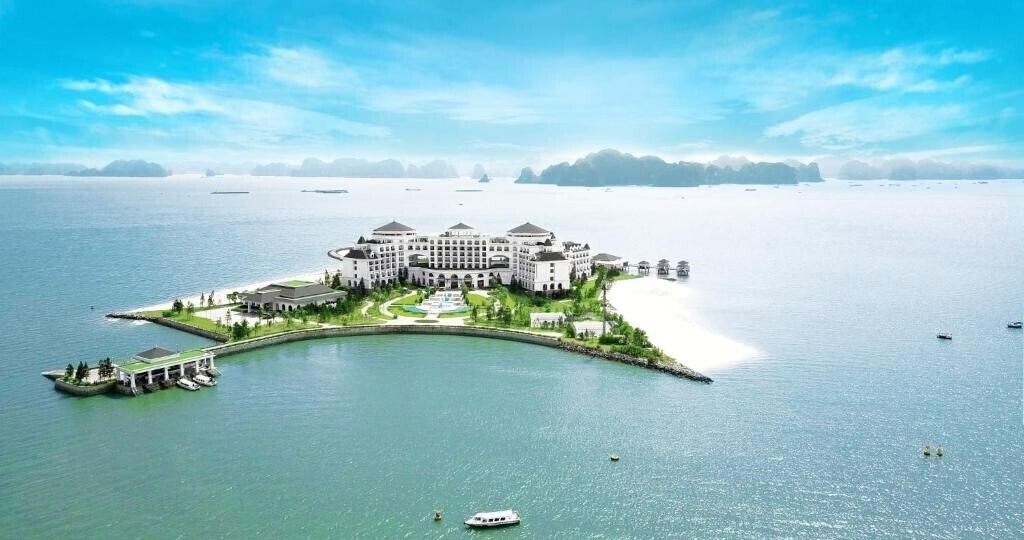 Готель Vinpearl Resort & SPA Ha Long 5*