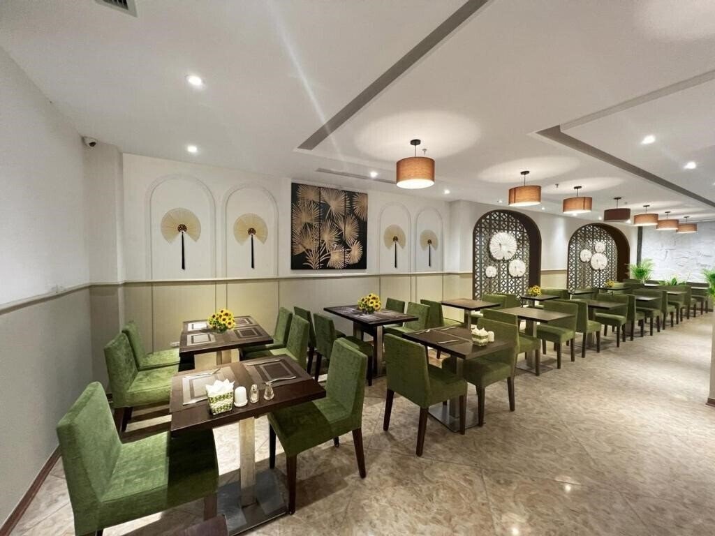 Фотографія Skylark Hotel 3*