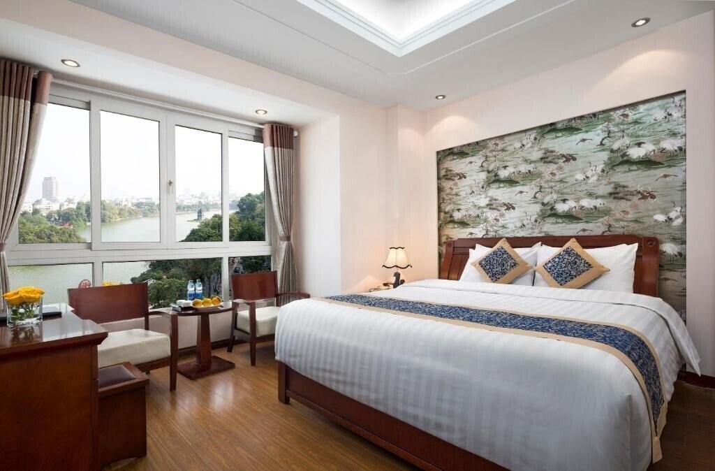 Готель Golden Lake 3*