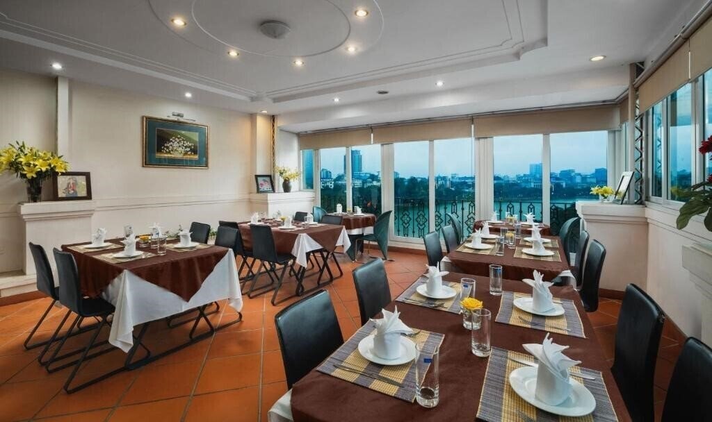 Зображення Golden Lake 3*