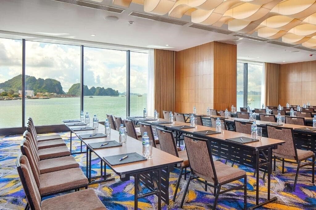 Картинка Wyndham Legend Halong Hotel 5*