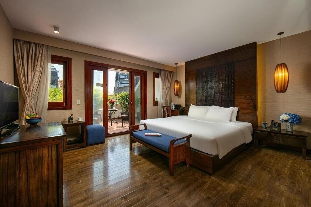 Готель Oriental Suites Hotel & Spa 4*