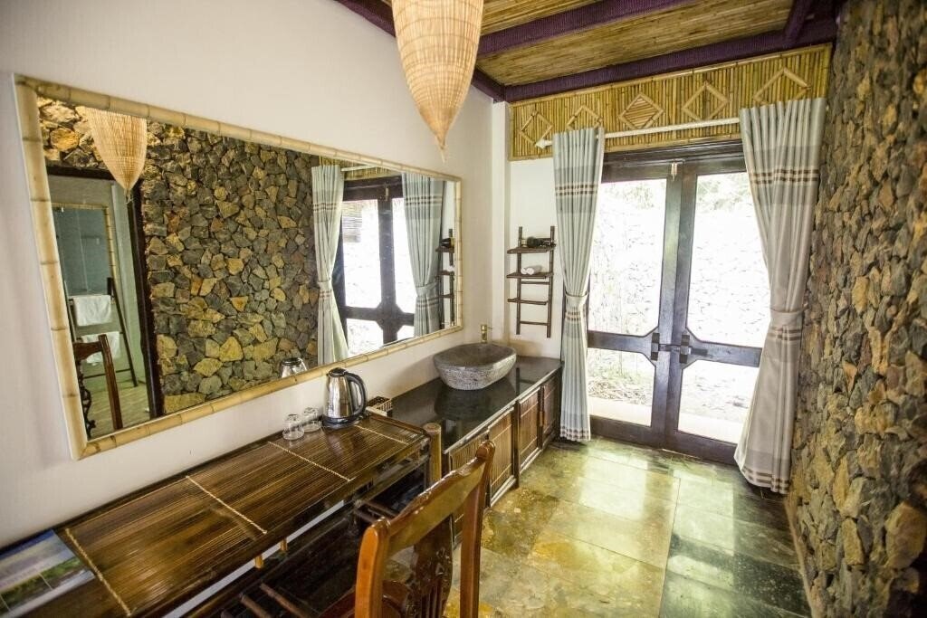 Отель Tam Coc Rice Fields Resort 2*