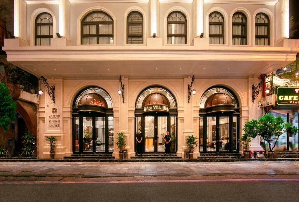 Готель May De Ville Lakeside Hotel & SPA 5*