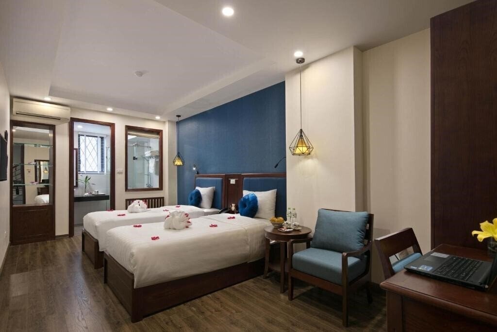 Фото Holiday Emerald Hotel 3*