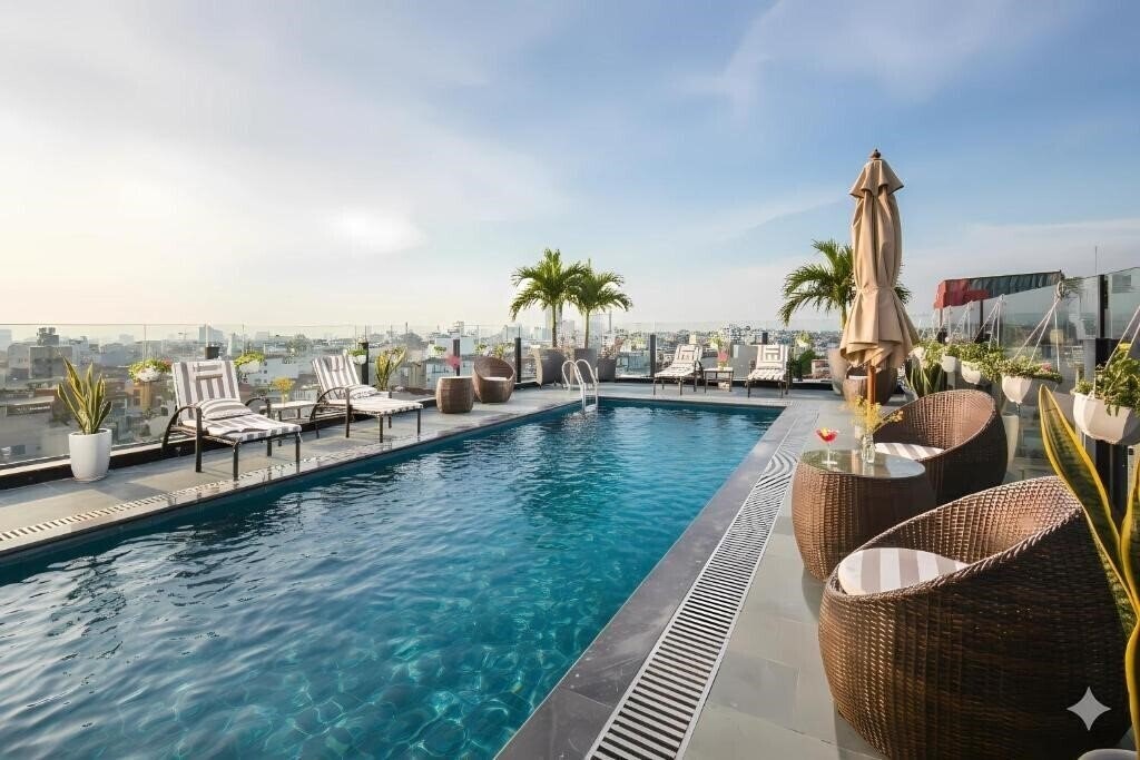 Отель May De Ville Crown Hotel & SPA 5*