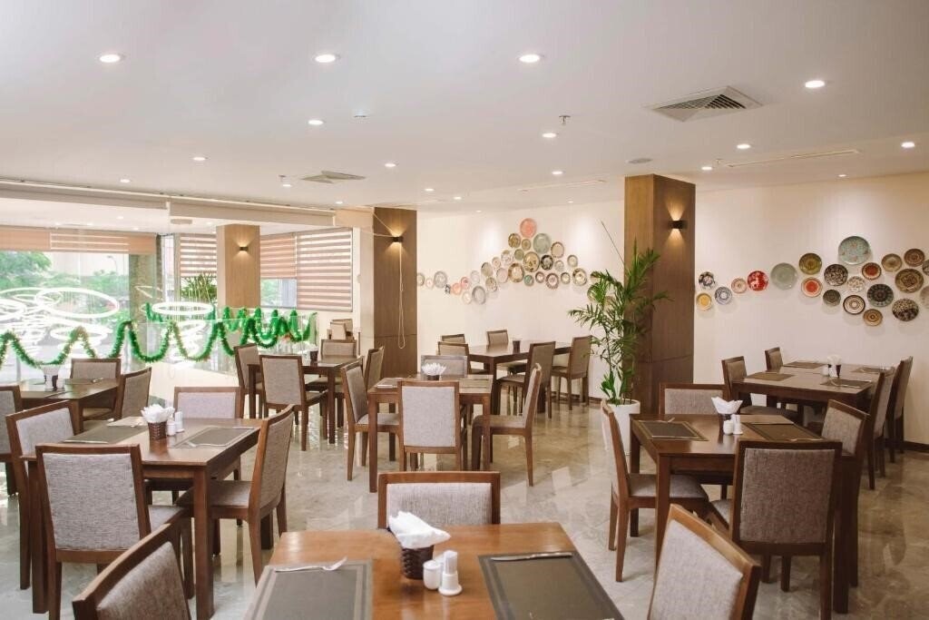 Фотографія Reyna Hotel Hanoi & SPA 3*