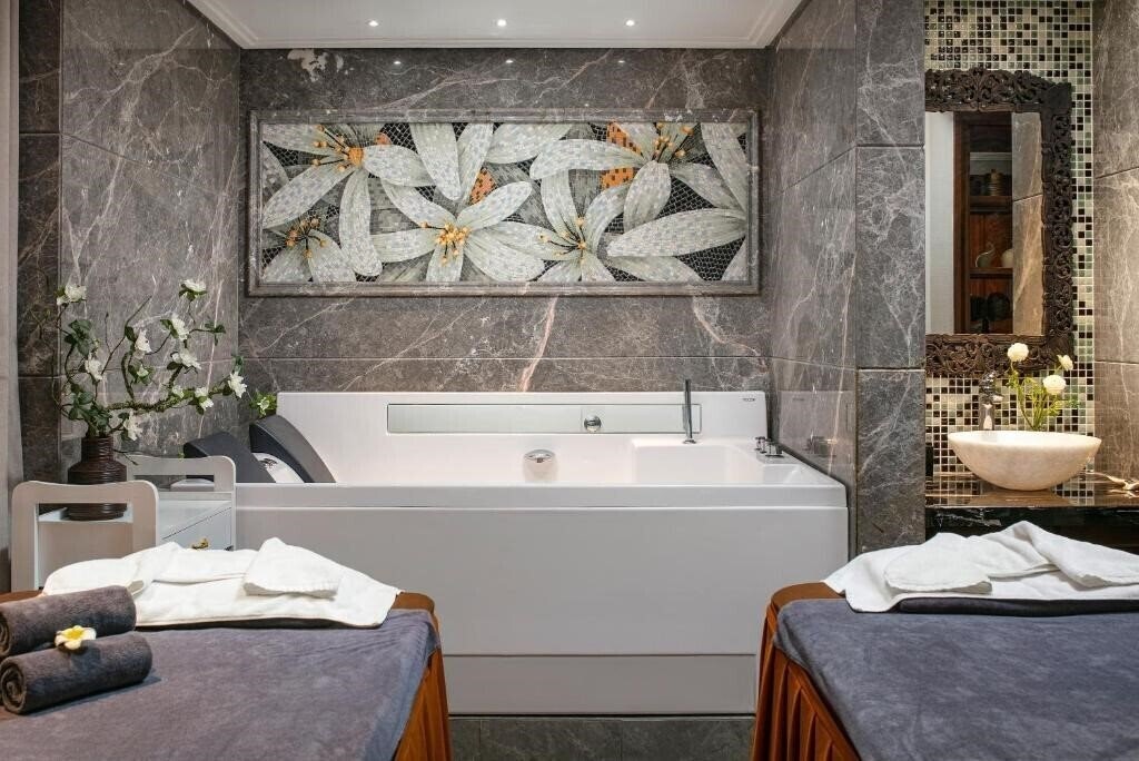 Фото Lucien Hanoi Hotel Rooftop & SPA 5*