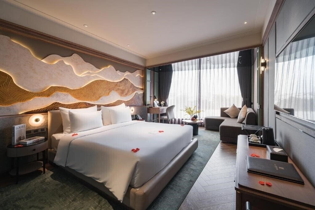 Фото La Passion Premium Cau Go Hotel (ex. La Passion Premium Hotel) 4*