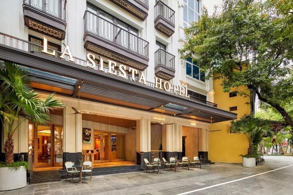Отель La Siesta Premium Lakeside 5*