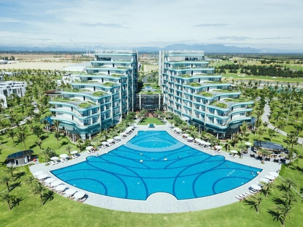 Готель Vinpearl Resort & Golf Nam Hoi An 5*