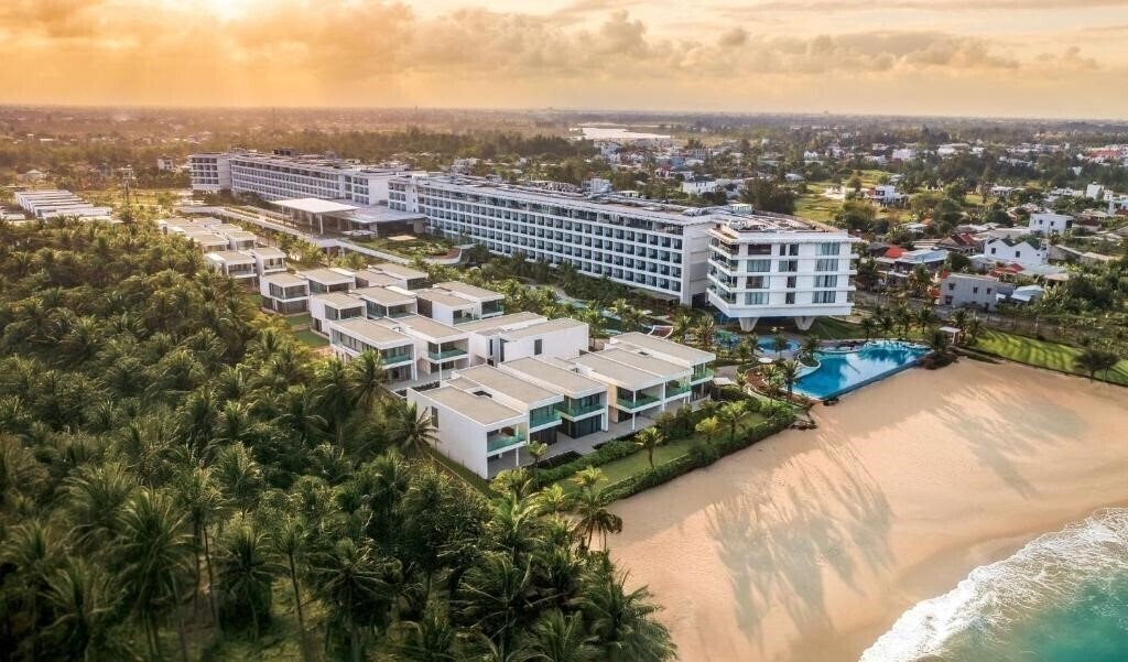 Отель Radisson Blu Resort Hoi An 5*