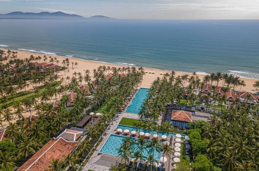 Готель Four Seasons Resort The Nam Hai 5*