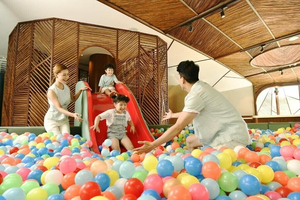 Фотографія New World Hoiana Beach & Resort 5*