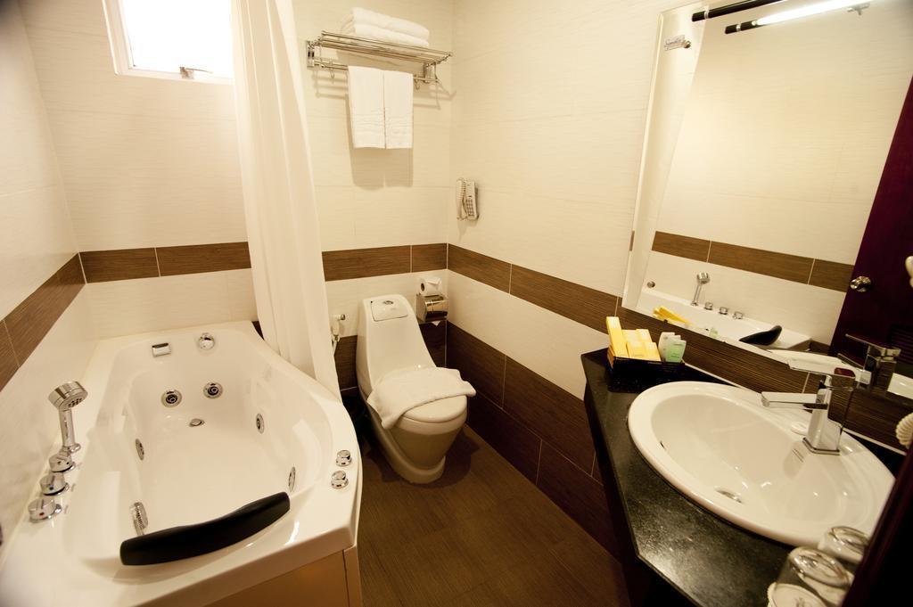 Фотографія Signature Saigon 3*