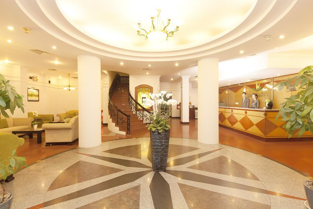 Отель Liberty Hotel Saigon Parkview 3*
