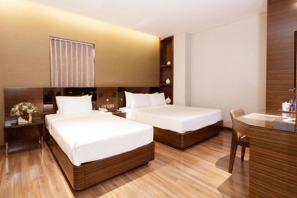 Фото Queen Ann Hotel 3*