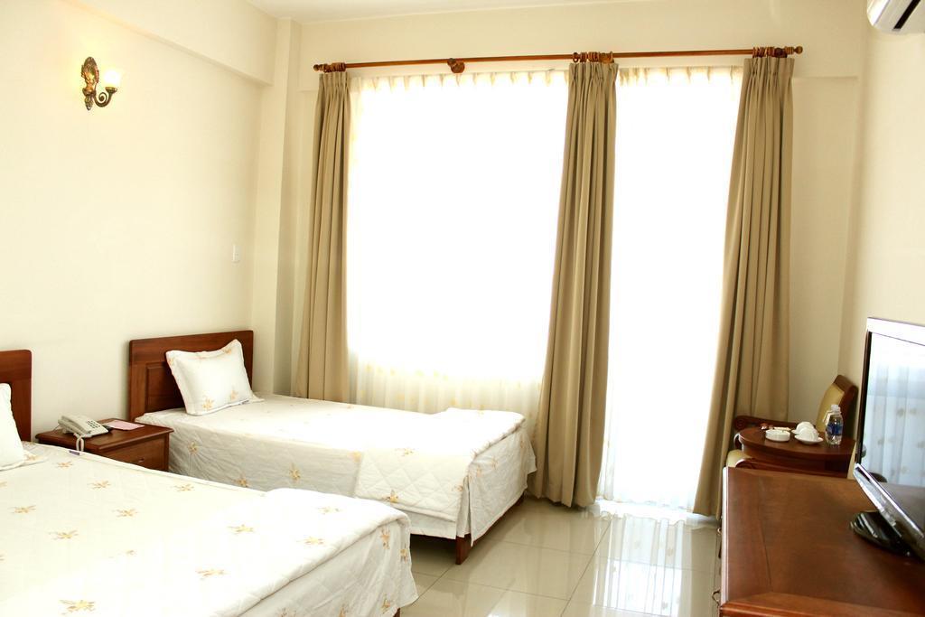 Фотографія Tan Son Nhat 3*