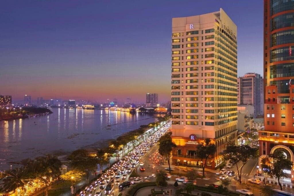 Фото Renaissance Riverside Hotel Saigon 5*