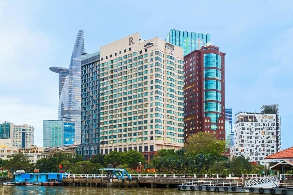 Фотографія Renaissance Riverside Hotel Saigon 5*
