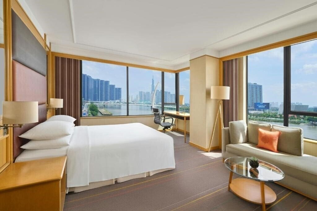 Картинка Renaissance Riverside Hotel Saigon 5*