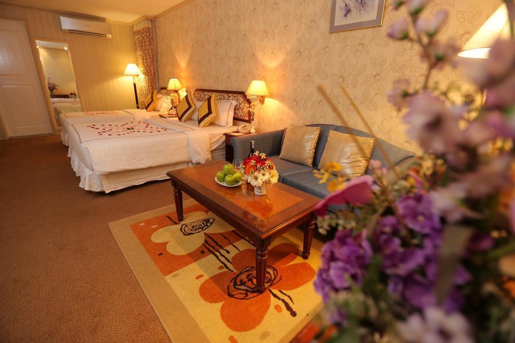 Готель New Epoch Hotel 3*