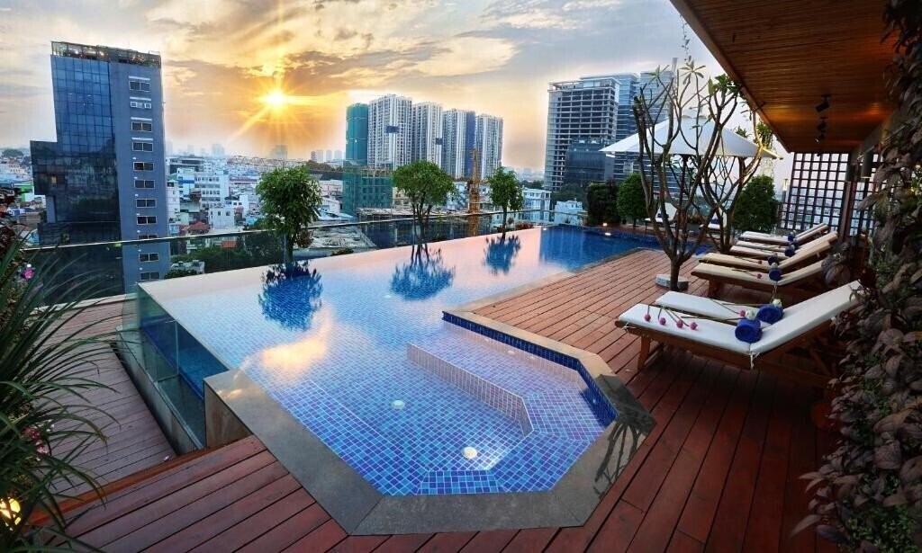 Готель New Epoch Hotel 3*