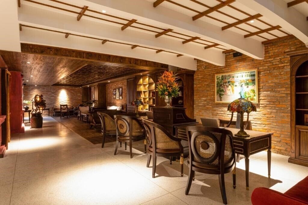 Отель Alagon Western Hotel 3*