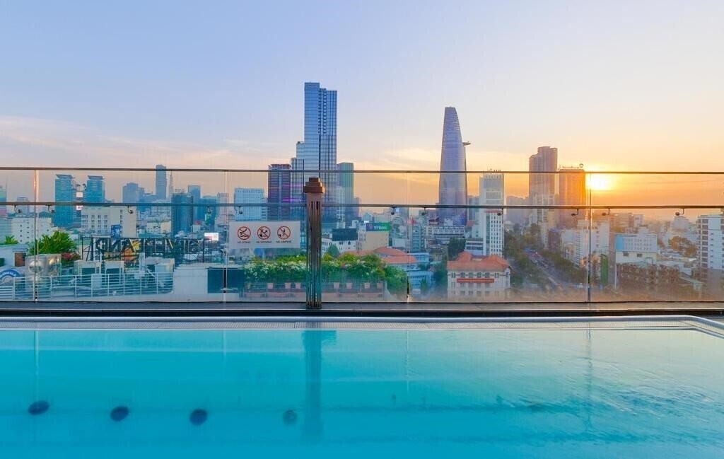 Фото Winsuites Saigon 4*
