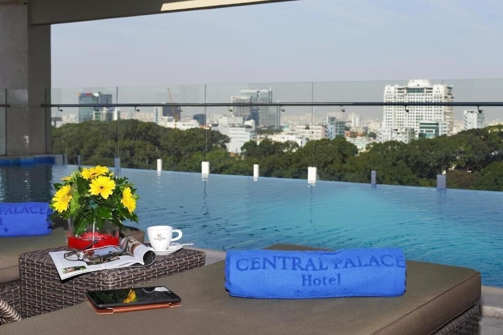 Готель Central Palace Hotel 4*