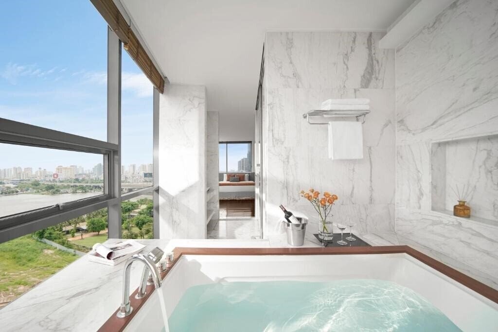 Фотографія Oakwood Apartments Ho Chi Minh City 3*
