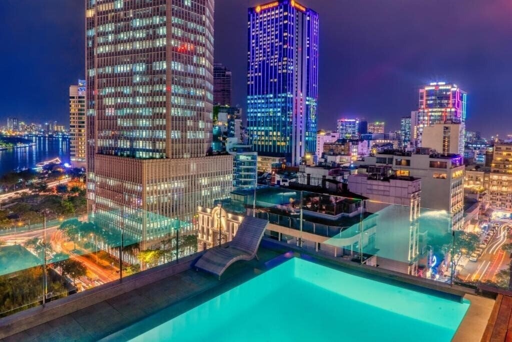 Готель Sky Gem Central 4*