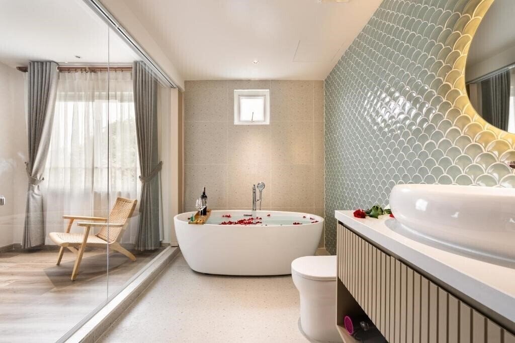 Фото Jovia Hotel Saigon 3*