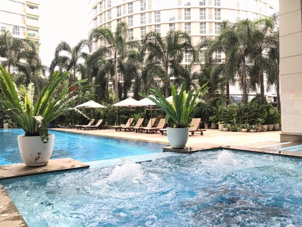 Отель Bluesky Serviced Apartment Airport Plaza 4*