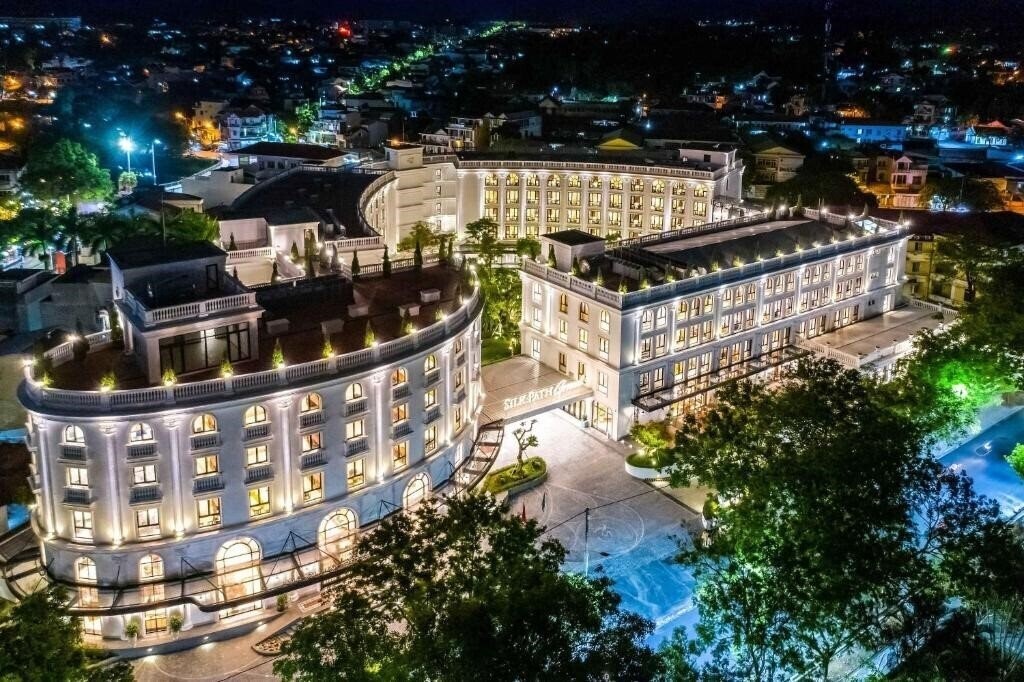 Готель Silk Path Grand Hue Hotel 3*