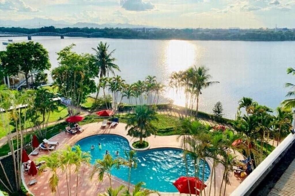 Отель Century Riverside 4*